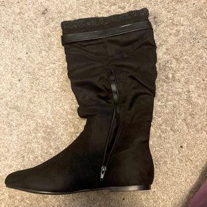 Shoe dazzle unused flat boots